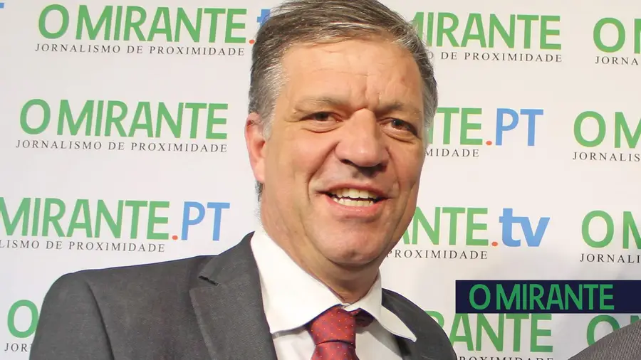 Um presidente de coragem que meteu o Governo em tribunal para defender o seu concelho Um presidente de coragem que meteu o Governo em tribunal para defender o seu concelho