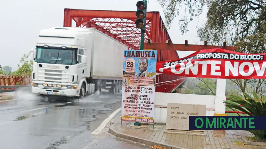 Afinal os semáforos da ponte da Chamusca servem para alguma coisa