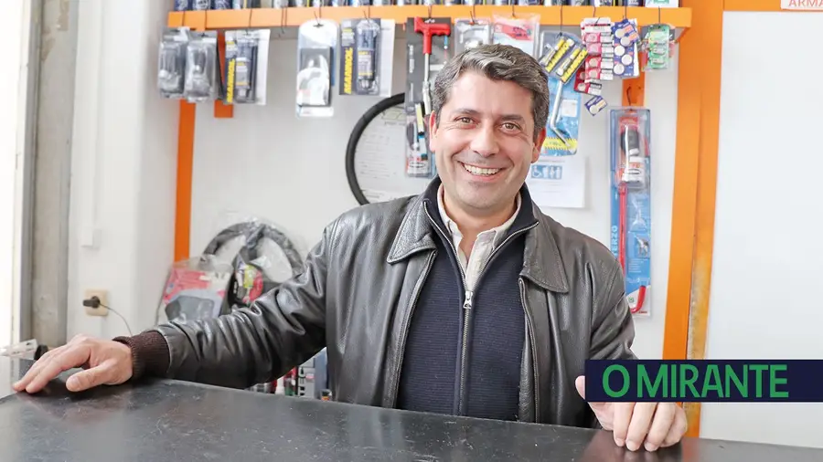 De empregado a patrão, sempre a vender peças para automóveis De empregado a patrão, sempre a vender peças para automóveis