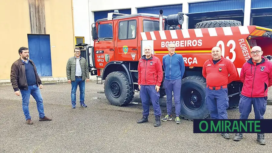 Viatura com 38 anos volta ao combate a incêndios pelos Bombeiros de Alpiarça Viatura com 38 anos volta ao combate a incêndios pelos Bombeiros de Alpiarça