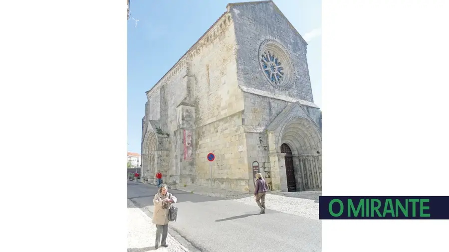 Porque é que a igreja de S. João do Alporão fechou durante oito anos? Porque é que a igreja de S. João do Alporão fechou durante oito anos?