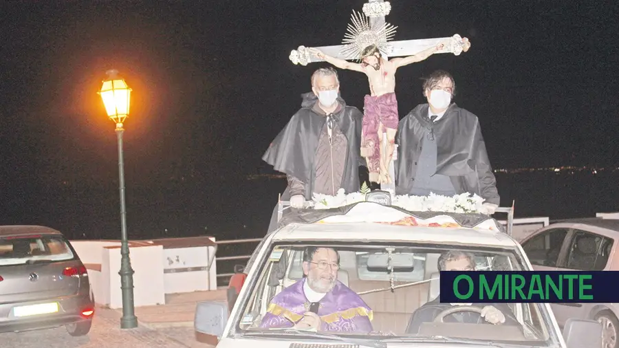 Imagem do Senhor da Misericórdia nas ruas da Chamusca numa carrinha de caixa aberta Imagem do Senhor da Misericórdia nas ruas da Chamusca numa carrinha de caixa aberta