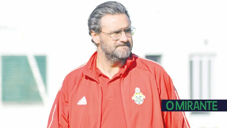 Pedro Brandão vai treinar seniores do GD Samora Correia Pedro Brandão vai treinar seniores do GD Samora Correia