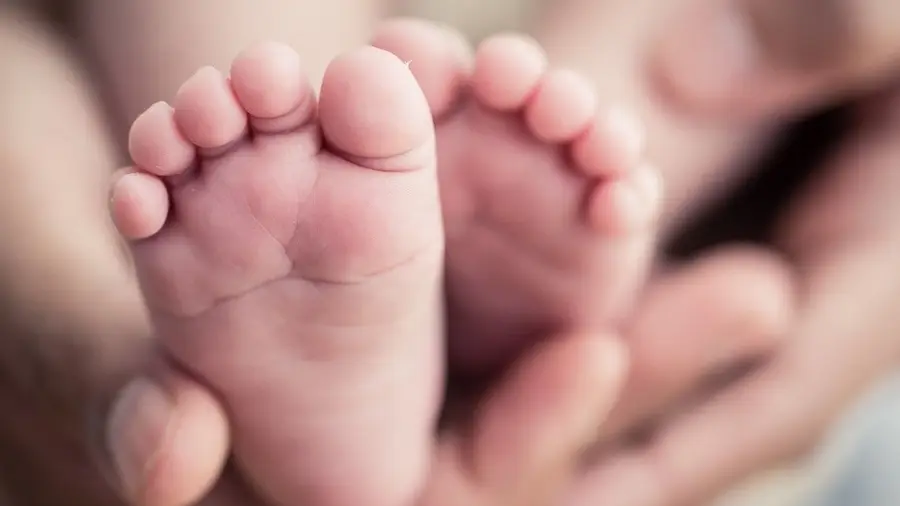 Bebé que caiu de sexto andar está estável e com evolução positiva Bebé que caiu de sexto andar está estável e com evolução positiva