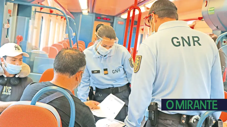GNR controla 25 passageiros de comboio em dia de restrições de circulação