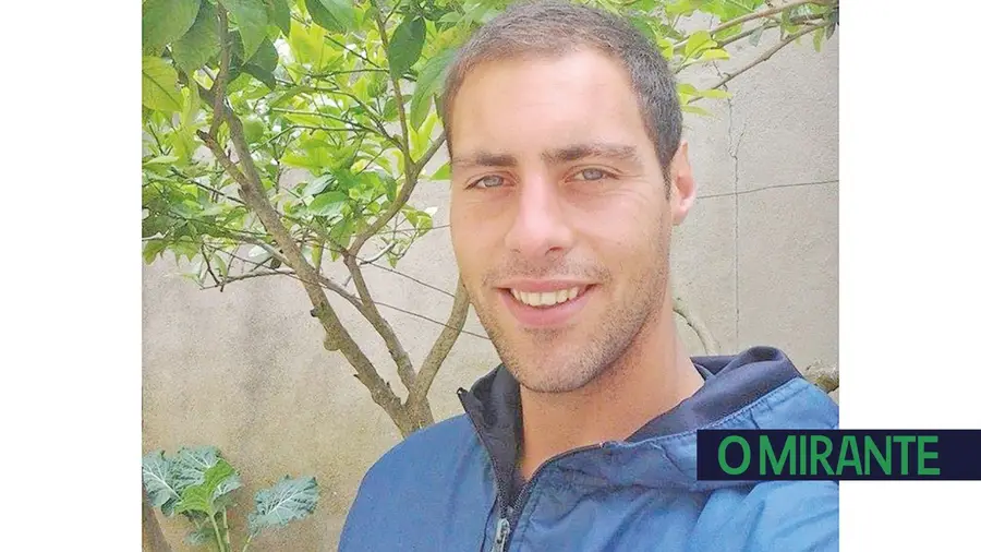 Jovem morre em acidente de moto a poucos metros de casa Jovem morre em acidente de moto a poucos metros de casa