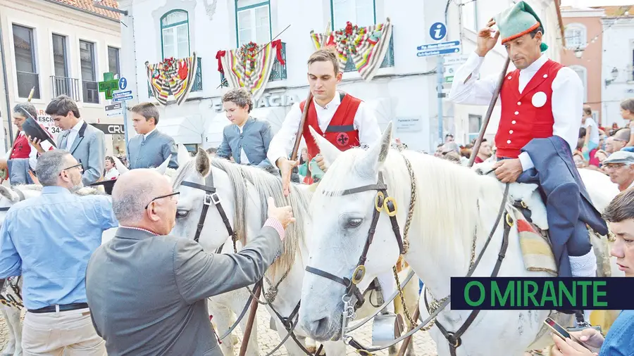 Festas do Colete Encarnado vão ser online e tertúlias podem fazer a diferença