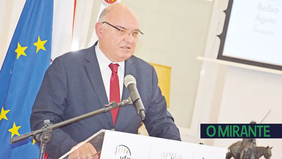 Presidente de Vila Franca de Xira declara guerra à passagem de oleoduto Presidente de Vila Franca de Xira declara guerra à passagem de oleoduto