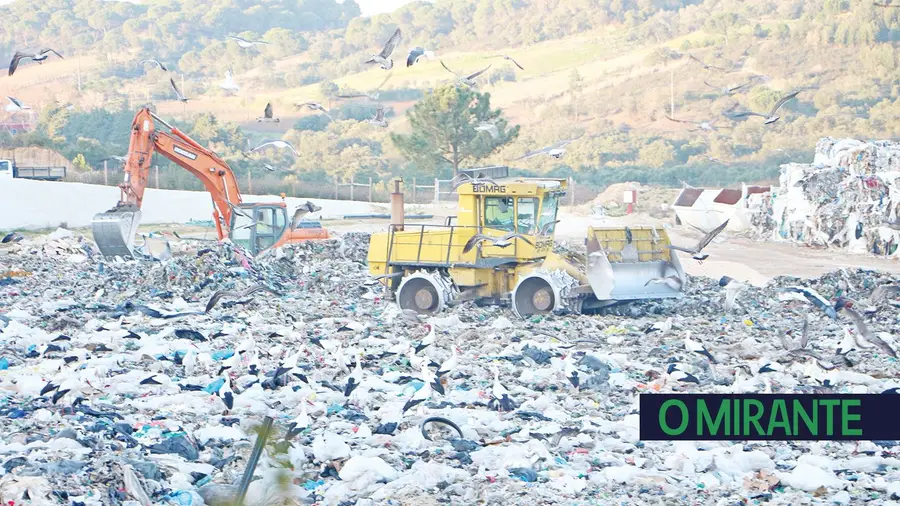 Mau cheiro do aterro de Azambuja associado à deposição de materiais orgânicos