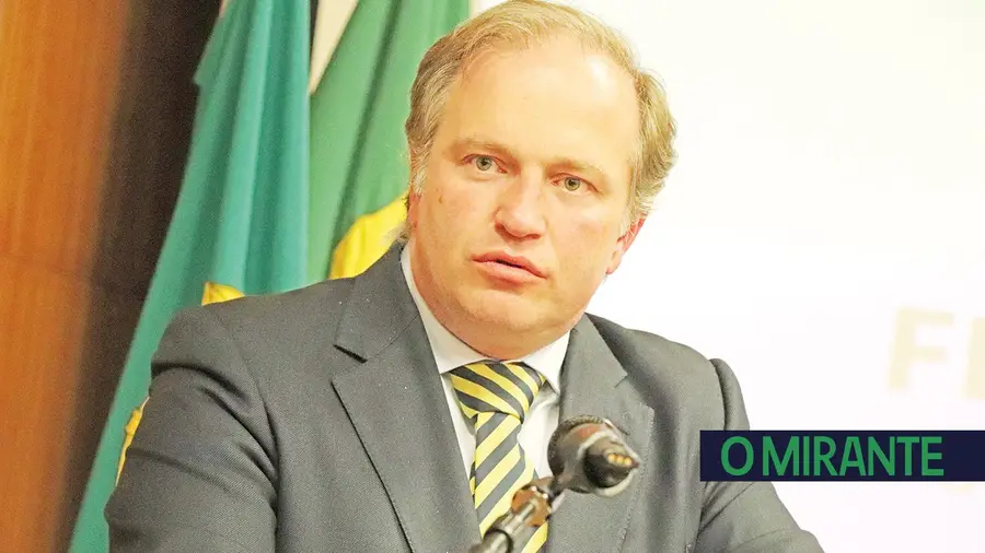 Presidente de Almeirim apresenta queixa dos Correios Presidente de Almeirim apresenta queixa dos Correios