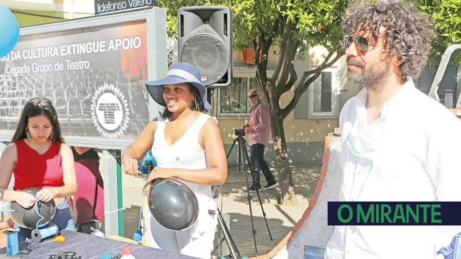 Grupos de teatro vivem momento dramático sem espectáculos e sem dinheiro Grupos de teatro vivem momento dramático sem espectáculos e sem dinheiro