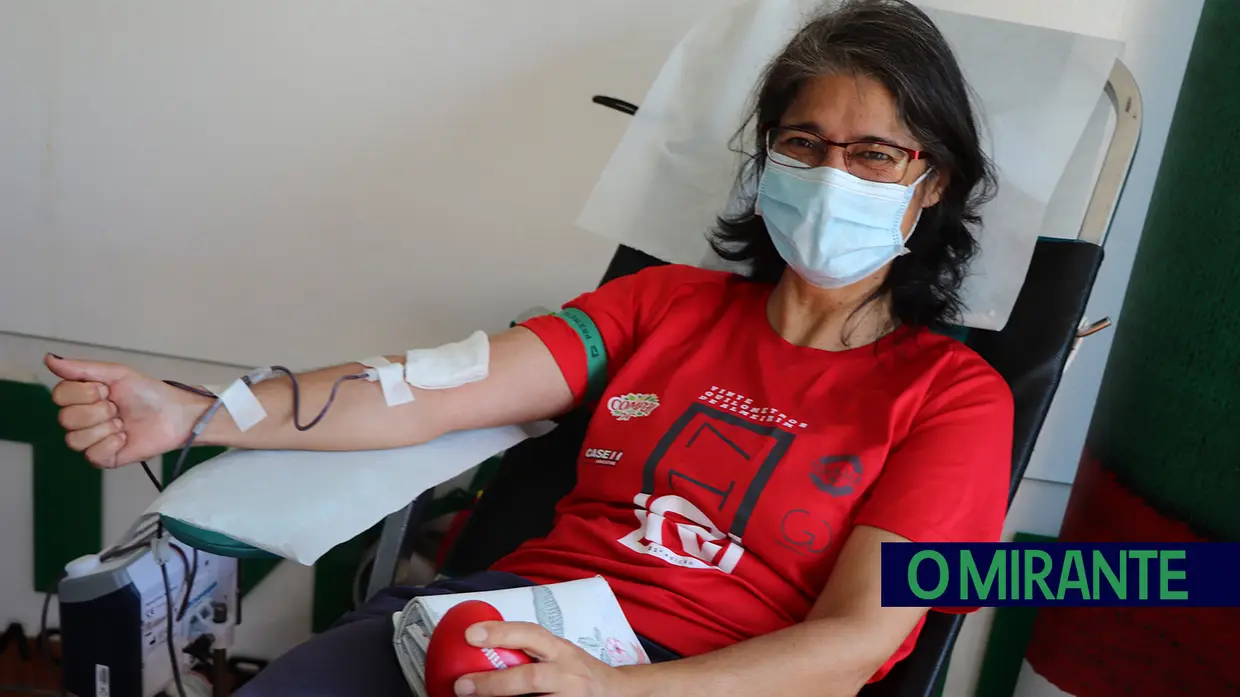 Momentos da dádiva de sangue nas instalações de O MIRANTE em Santarém