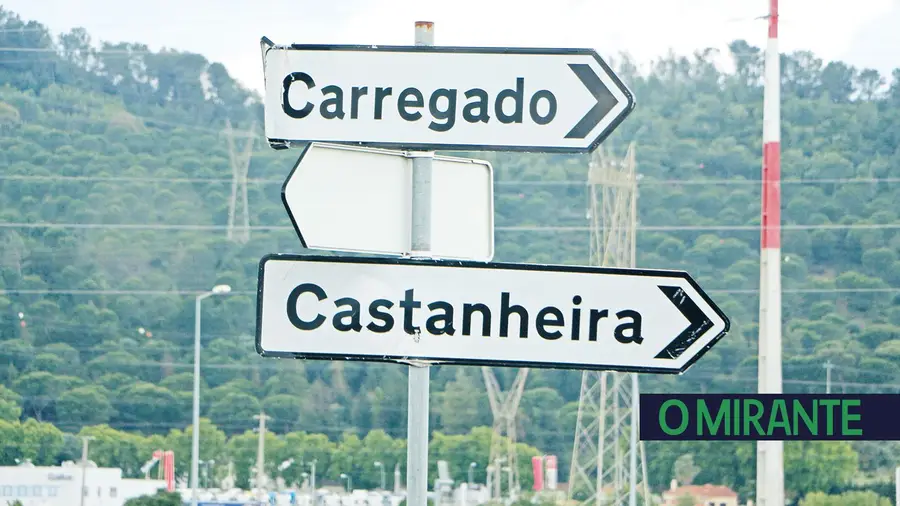 Rotunda de acesso à A1 – Castanheira do Ribatejo Rotunda de acesso à A1 – Castanheira do Ribatejo
