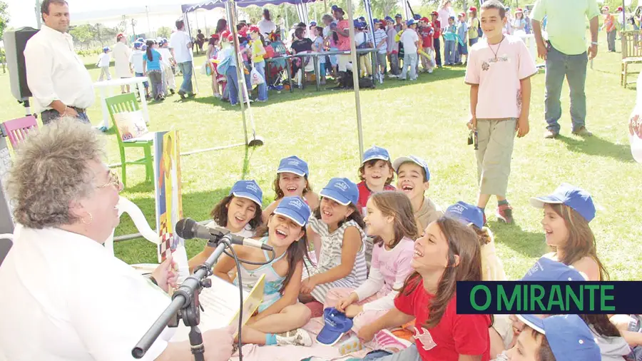 Com milhares de crianças a terem aulas à distância Com milhares de crianças a terem aulas à distância