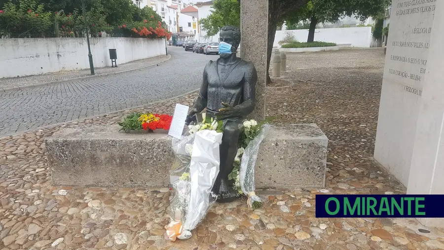 Monumento a Camões em Constância foi vandalizado Monumento a Camões em Constância foi vandalizado