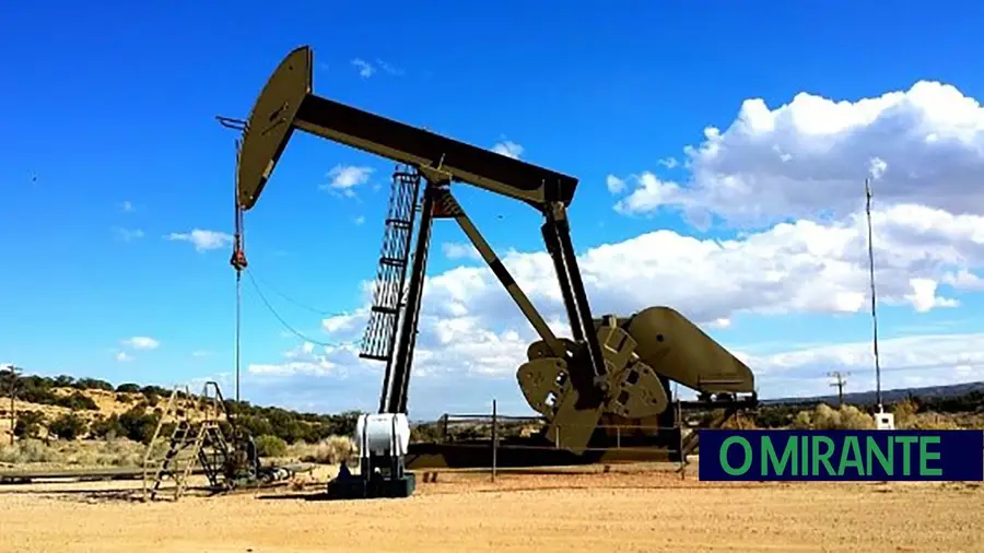 Os riscos económicos da queda do petróleo