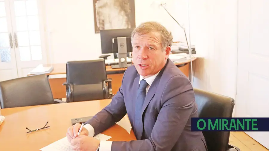 Câmara de Abrantes nega favorecimento a empresa de ex-vice-presidente do município Câmara de Abrantes nega favorecimento a empresa de ex-vice-presidente do município