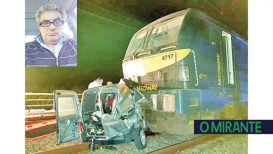 Condutor morre colhido por comboio  na passagem de nível de Santana