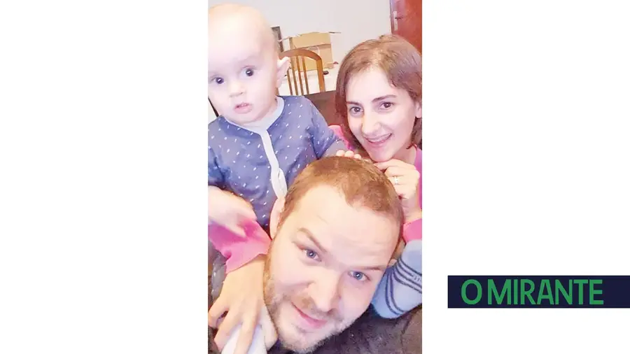 Pais de criança com cancro lutam por um milagre Pais de criança com cancro lutam por um milagre