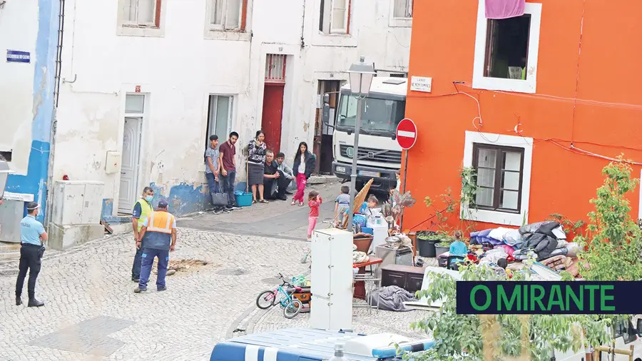 Família despejada em Santarém continua à espera de resposta da Segurança Social