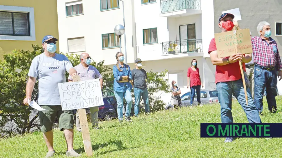 Pressão popular embaraça autarcas e leva à suspensão de obra na Póvoa de Santa Iria