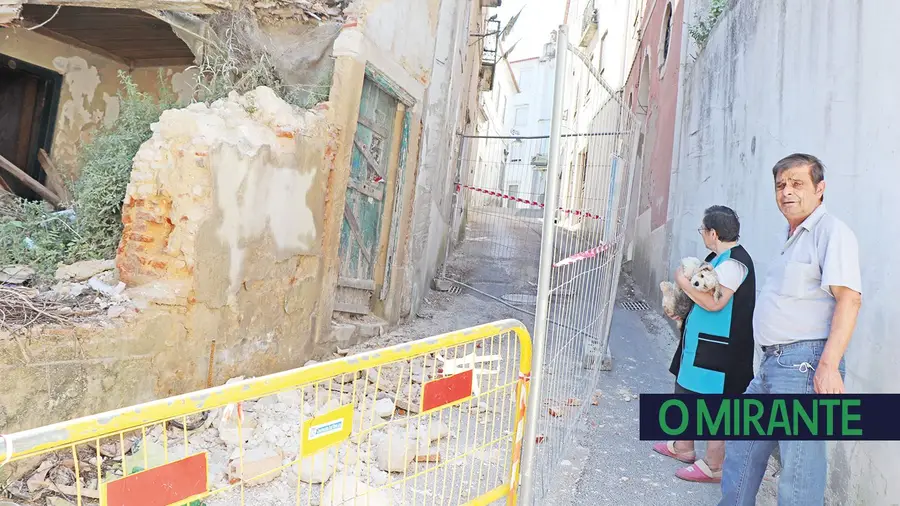 Armazém cai aos bocados no centro histórico de Santarém