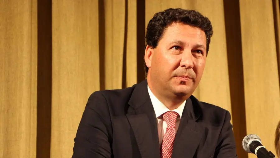 Deputado João Moura afastado dos pelouros financeiro e pessoal do grupo parlamentar do PSD Deputado João Moura afastado dos pelouros financeiro e pessoal do grupo parlamentar do PSD