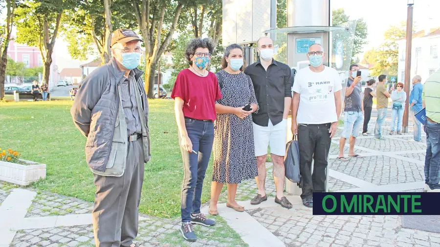 Em Alcanena a máscara protege da Covid e ajuda a suportar os maus cheiros Em Alcanena a máscara protege da Covid e ajuda a suportar os maus cheiros