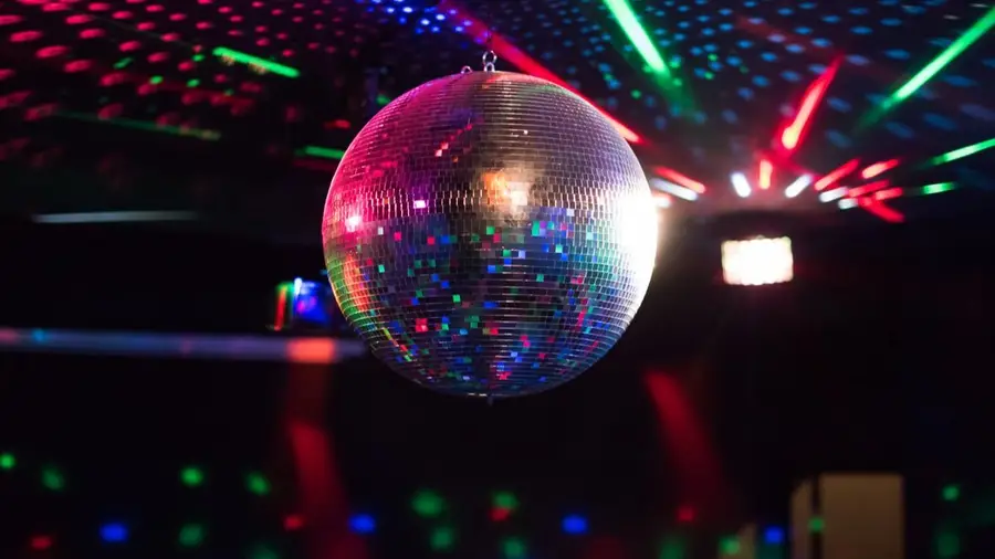 Bares e discotecas podem funcionar como cafés e pastelarias a partir de sábado