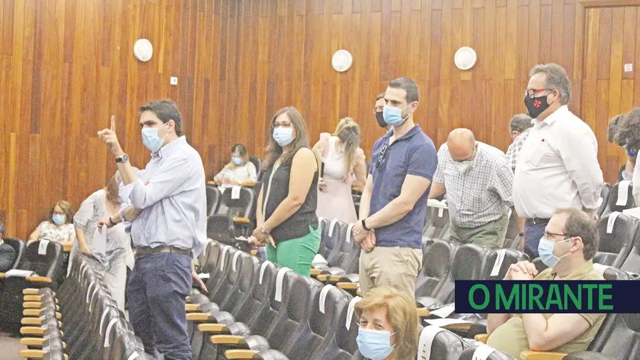 PSD não conseguiu pôr assembleia municipal a dizer que Tomar não é racista PSD não conseguiu pôr assembleia municipal a dizer que Tomar não é racista