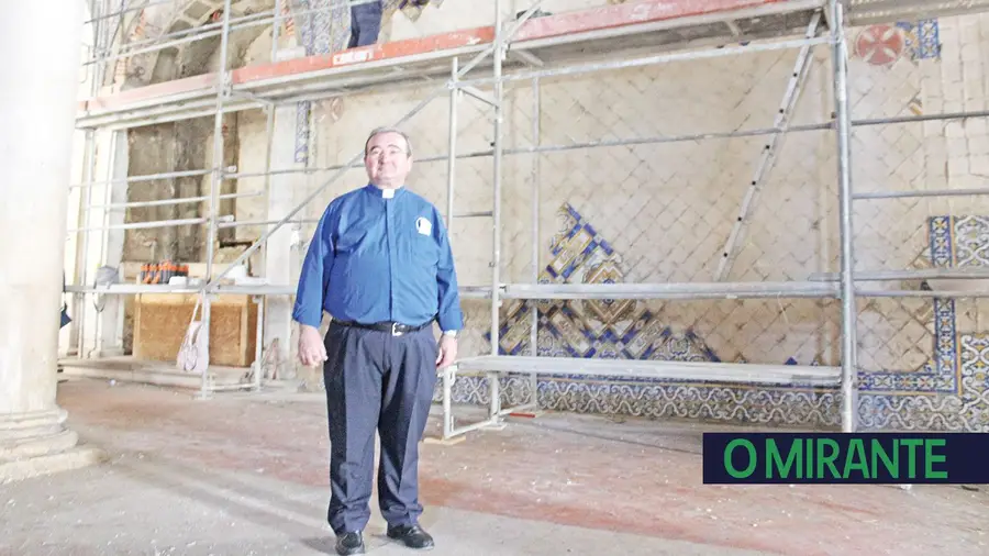Paróquia procura apoios para pagar remoção de azulejos da Igreja de Santa Iria Paróquia procura apoios para pagar remoção de azulejos da Igreja de Santa Iria