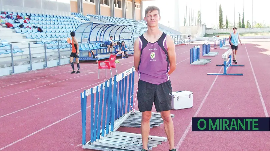 Duarte Fernandes bate recorde pessoal em atletismo Duarte Fernandes bate recorde pessoal em atletismo