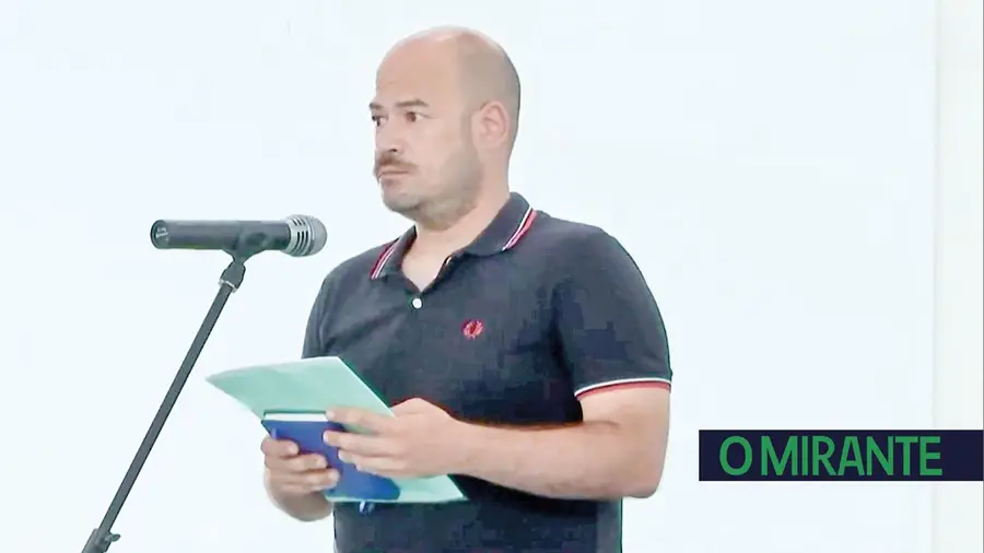 Alberto Mesquita diz que o dinheiro não estica para a construção de um estádio de futebol Alberto Mesquita diz que o dinheiro não estica para a construção de um estádio de futebol