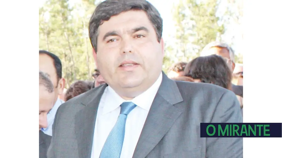 Quem tem telhados de vidro... Quem tem telhados de vidro...