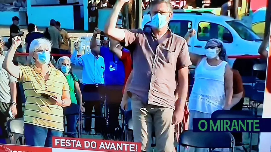 Vai lá, vai, que até o presidente abana!!!