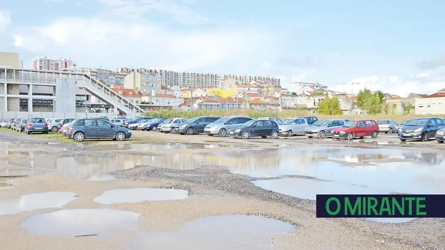 Dado primeiro passo para criar estacionamento condigno na estação da Póvoa de Santa Iria