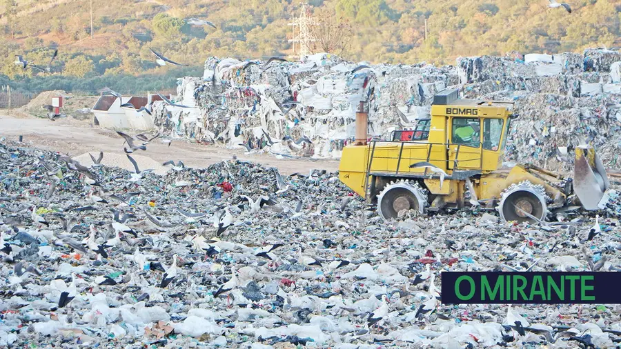 PS recua e rejeita pronunciar-se sobre anulação das licenças do aterro de Azambuja PS recua e rejeita pronunciar-se sobre anulação das licenças do aterro de Azambuja
