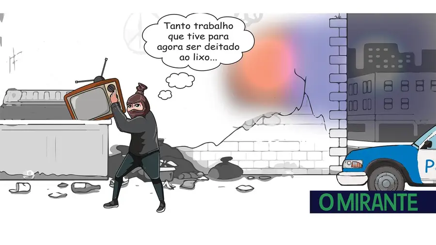 Roubou televisão e atirou-a para o lixo Roubou televisão e atirou-a para o lixo