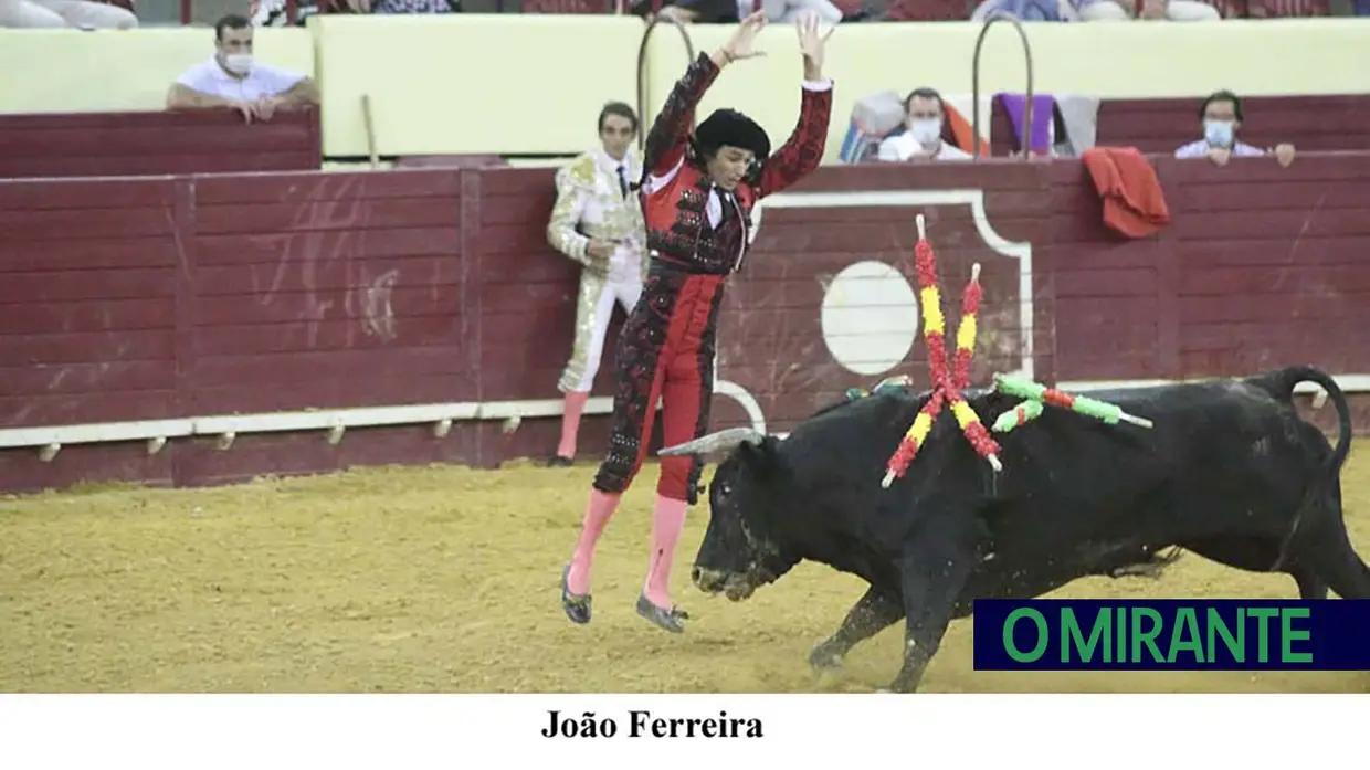 Corrida de toiros no Campo Pequeno em noite de homenagens