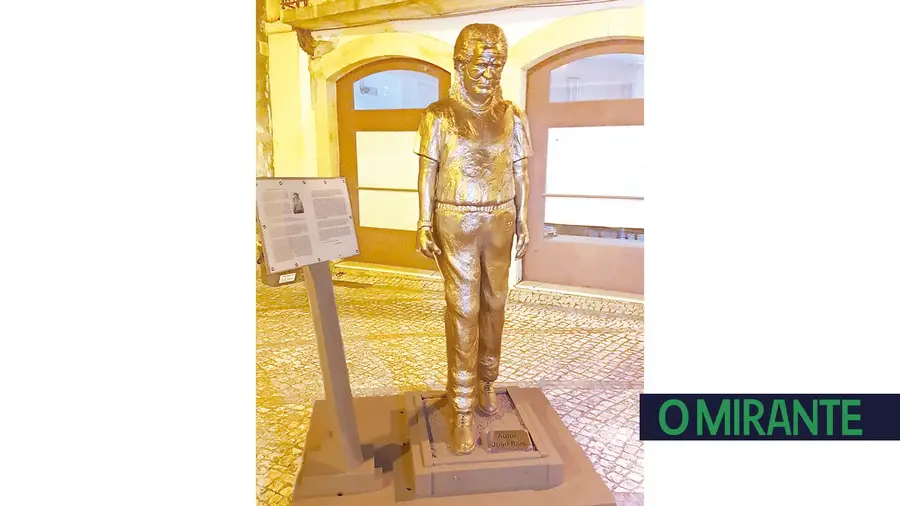 ‘Zé de Malpique’ teve direito a uma estátua em Constância ‘Zé de Malpique’ teve direito a uma estátua em Constância