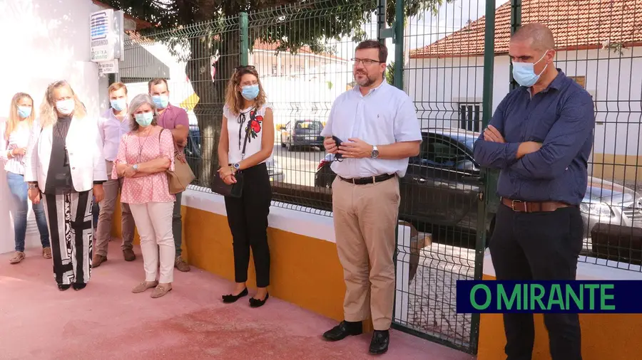 O edifício onde funcionam o jardim-de-infância O edifício onde funcionam o jardim-de-infância