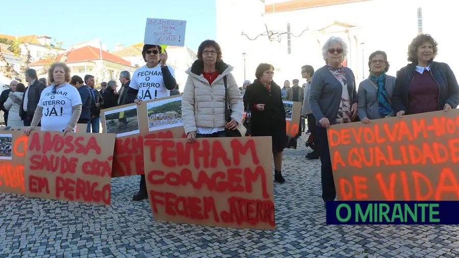 Azambuja exige remoção das toneladas de amianto depositadas no aterro da vila