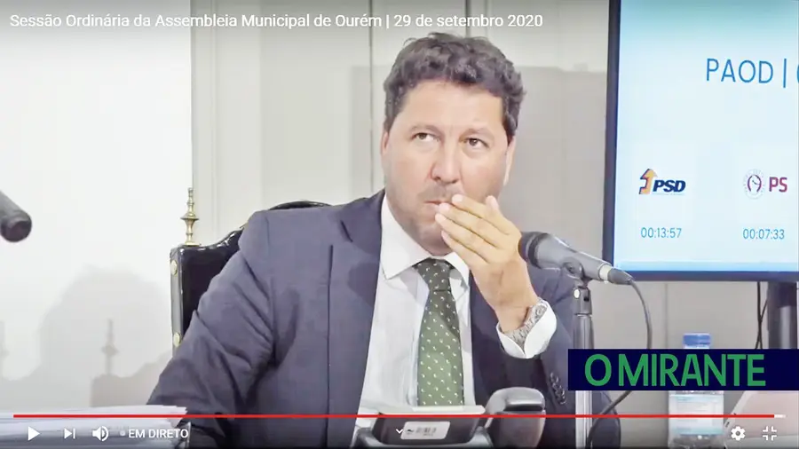 Era só pôr o dedo no ar e pedir para ir lá fora Era só pôr o dedo no ar e pedir para ir lá fora