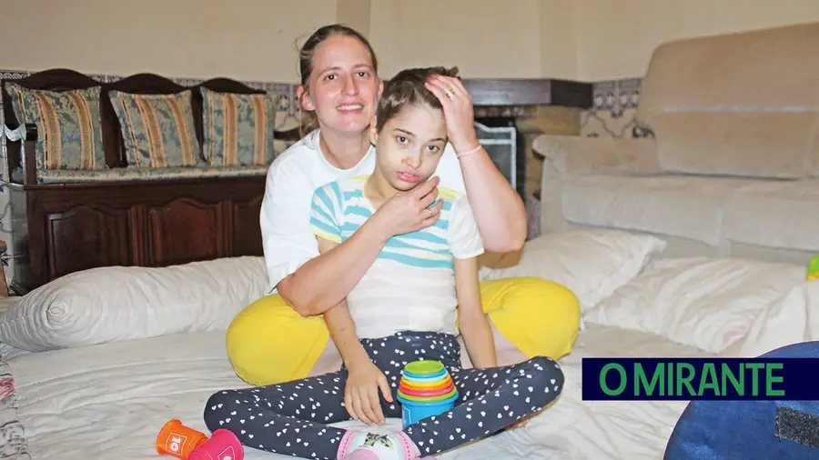 Casal com a vida paralisada pela doença da filha