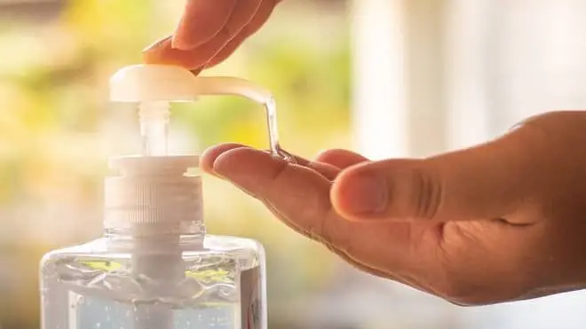 Contactos com centro antiveneno por exposição ao álcool gel aumentaram 340% Contactos com centro antiveneno por exposição ao álcool gel aumentaram 340%