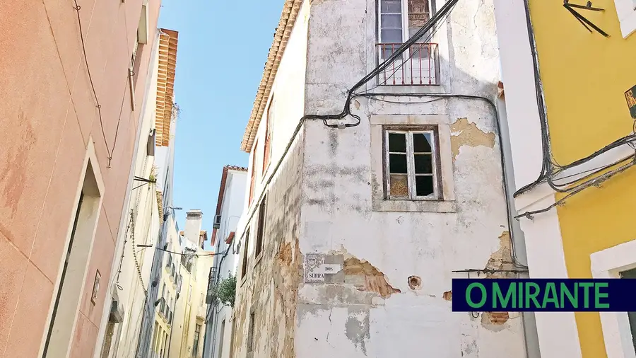 Prédio camarário degradado é mau exemplo no centro de Santarém