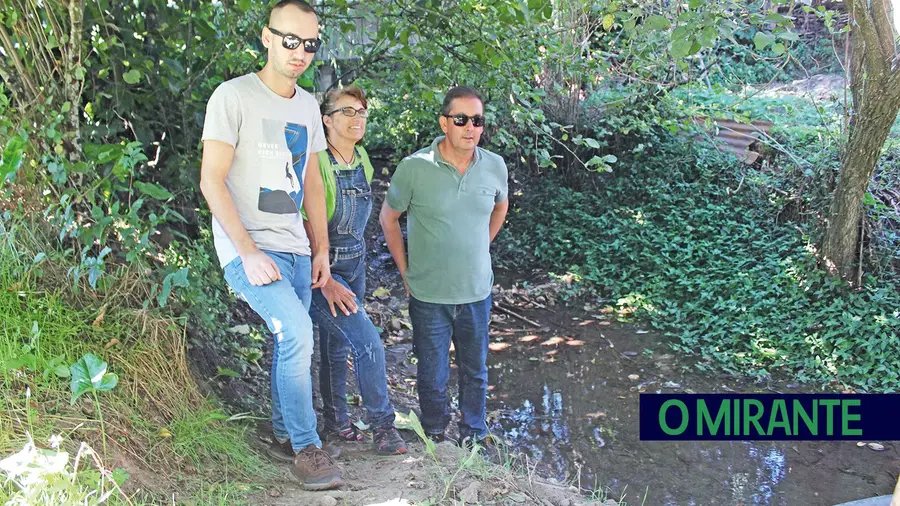 Aldeia da Pereira tem fibra óptica mas ainda vive sem saneamento básico Aldeia da Pereira tem fibra óptica mas ainda vive sem saneamento básico