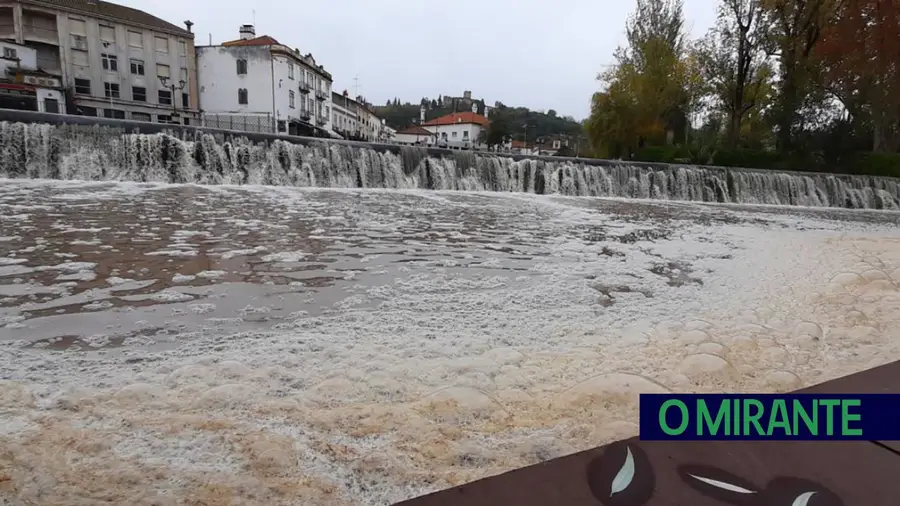 Câmara de Tomar apresenta queixa-crime por novo caso de poluição no rio Nabão
