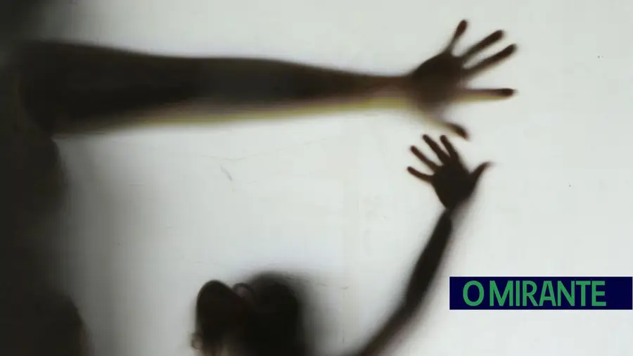 Esfaqueou a mulher sete vezes em Alverca do Ribatejo Esfaqueou a mulher sete vezes em Alverca do Ribatejo