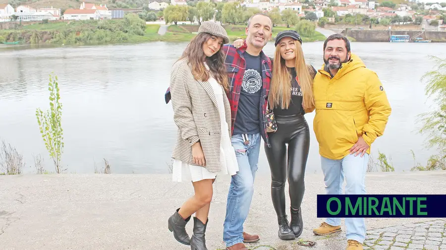 A música é um dos ingredientes do amor. A música é um dos ingredientes do amor.